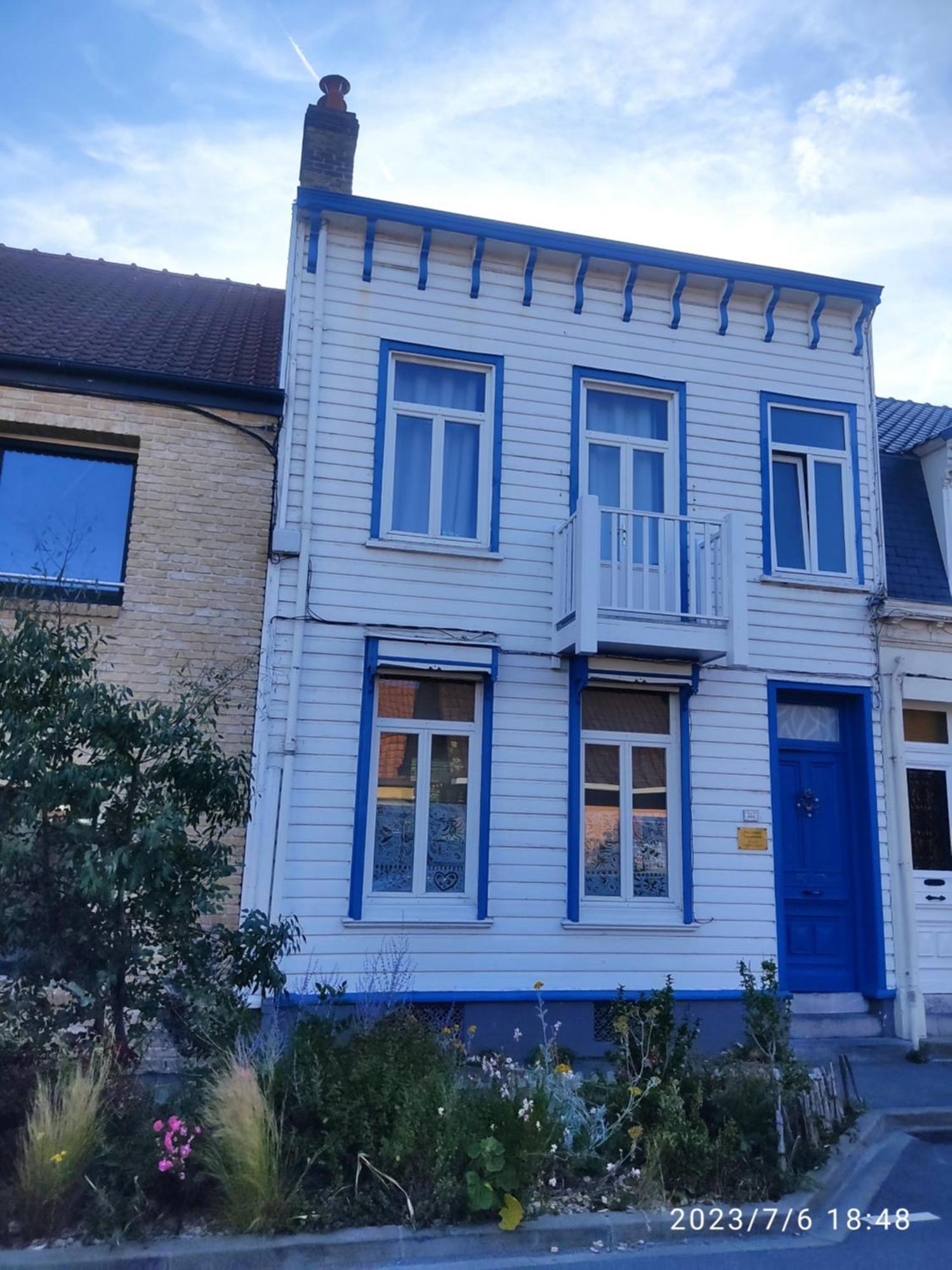 Jolie Maison En Bois Authentique Dunkirk Esterno foto
